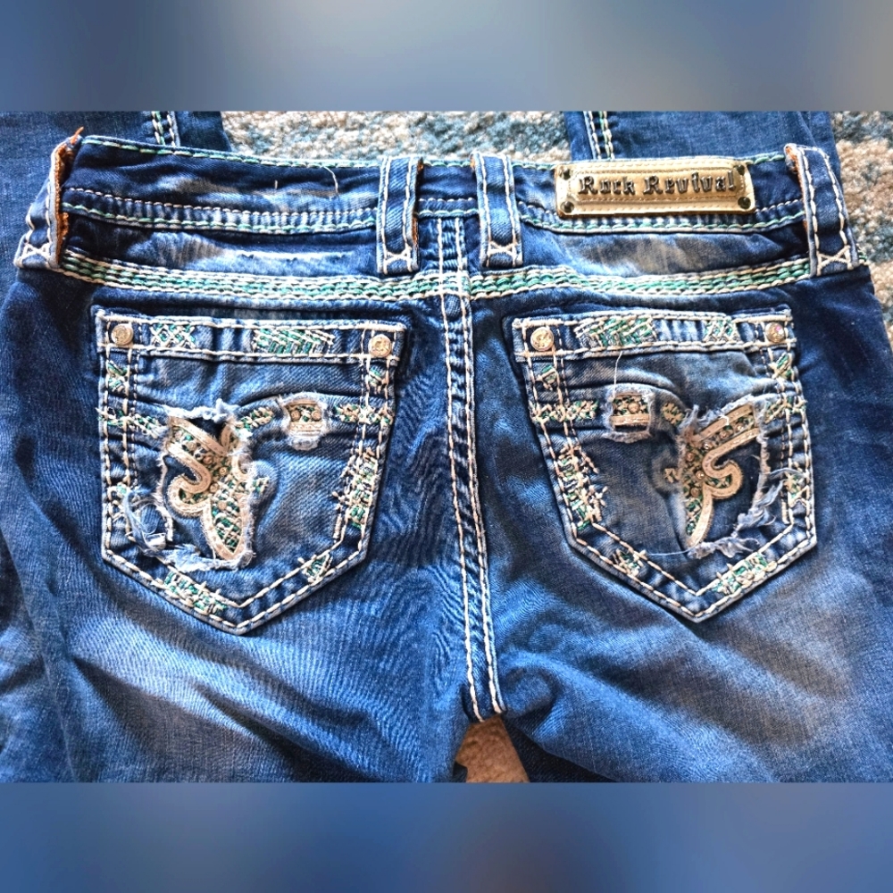Rock revival straight Nancy Jean size 28 inseam 32in